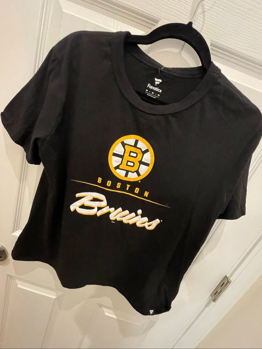 Women’s Medium Boston Bruins Fanatics Black Script Logo T-Shirt NHL NWT